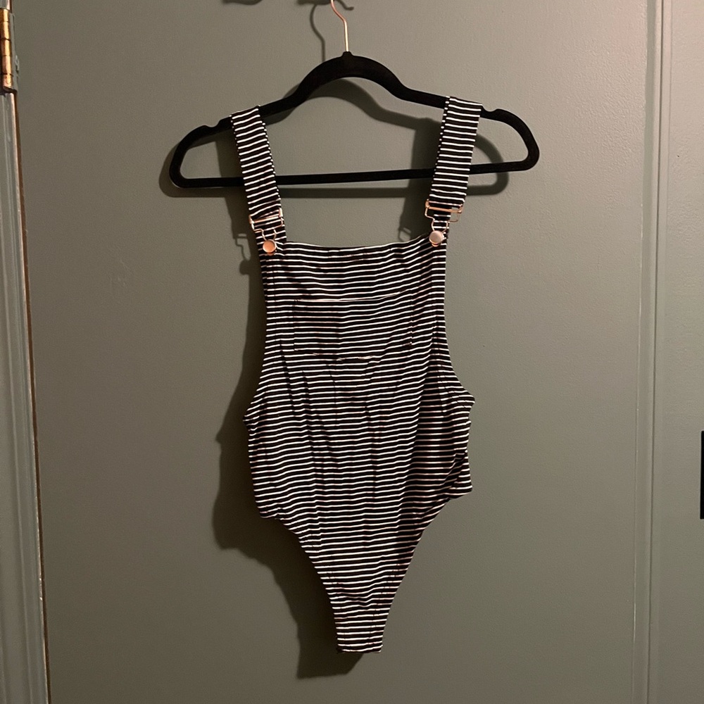 Striped overall like bodysuit💙